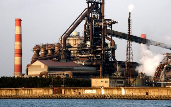 鉄鋼や非鉄業界などで有価証券報告書の事業リスクにサプライチェーンを記載する企業が増えた（神戸製鋼所の高炉）