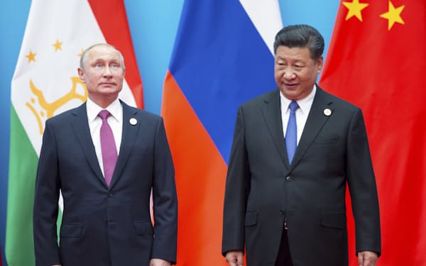 ロシアのプーチン大統領は中国の習近平（シー・ジンピン）国家主席と15日に会談する（2018年6月）=AP