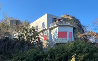 大谷石の産地に開業したアート・飲食施設「大谷グランド・センター」