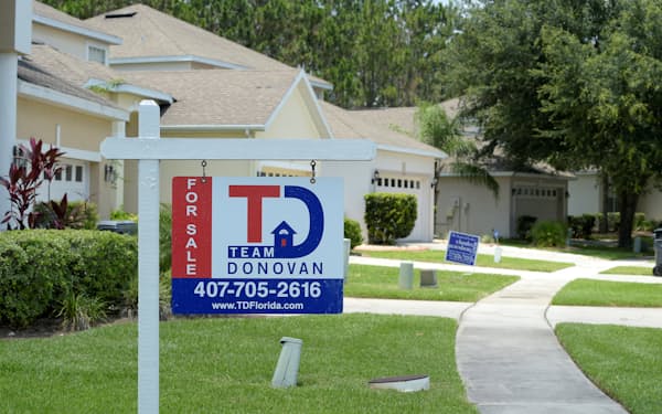 住宅ローン金利は1年前の約2倍に高止まりしている（米フロリダ州）＝ロイター