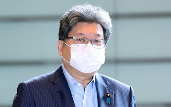 首相官邸に入る自民党の萩生田光一政調会長（25日）