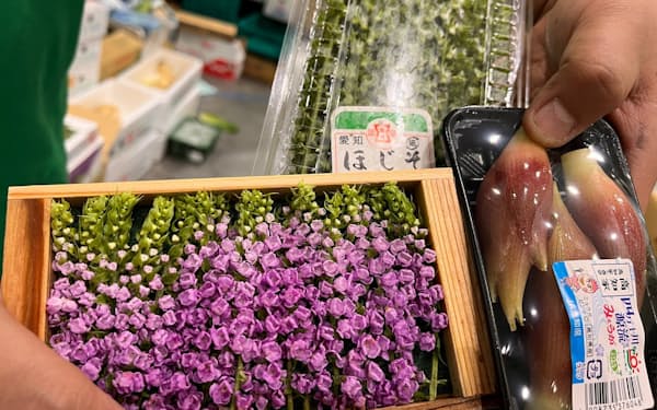 和食の飾りに使う花穂の引き合いが増えている（都内の青果市場）