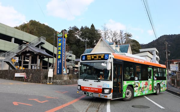 奈良交通の運行する「日本一距離の長い路線バス」である八木新宮特急バス