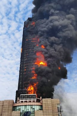 中国高層ビルで大規模火災 湖南省長沙 けが人なし 日本経済新聞 中国高層ビルで大規模火災 湖南省長沙 けが人なし 日本経済新聞