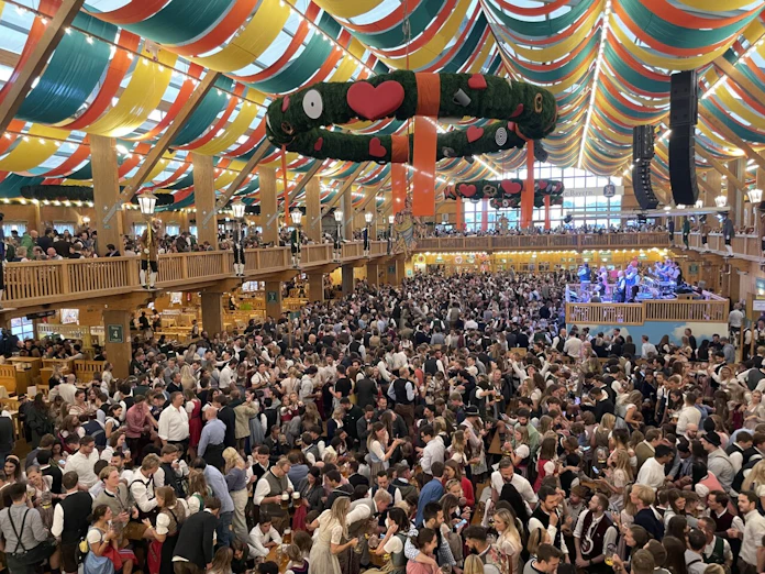 独オクトーバーフェスト 3年ぶり開催 電力高騰で15 値上げ 日本経済新聞 独オクトーバーフェスト 3年ぶり開催 電力高騰で15 値上げ 日本経済新聞