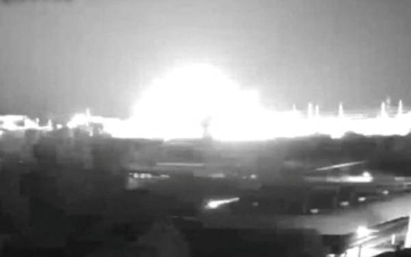 ロシア軍からミサイル攻撃を受けた南ウクライナ原発（19日）＝エネルゴアトム提供・ロイター
