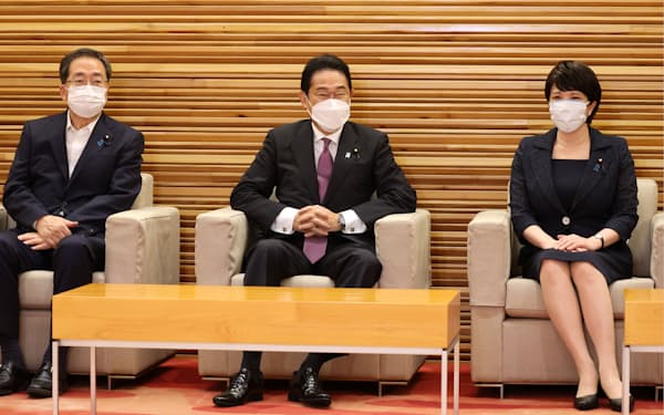 岸田内閣の支持率急落は政策面の実績の乏しさへの不満も映している（20日午前、首相官邸）