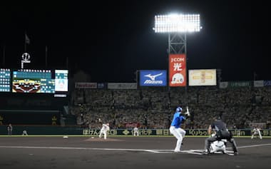 27年からセ・リーグでもDH制を採用することで、安打や本塁打が増えてファンが喜ぶ試合も増えるはず=共同