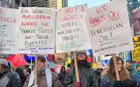 ニューヨーク市内で行われた米国のベネズエラ攻撃への抗議デモ(3日、ニューヨーク市)