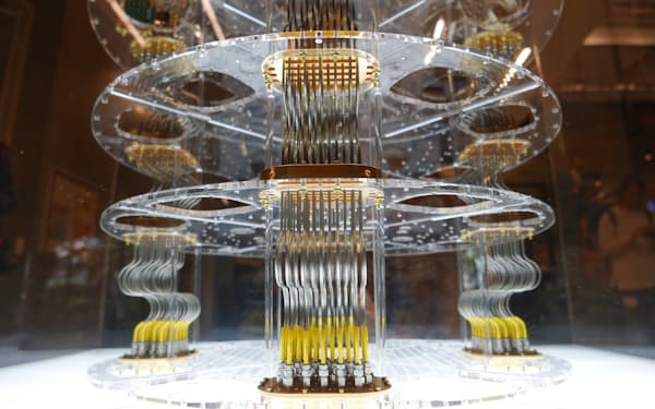 グーグルが自社施設内で展示する量子コンピューターの模型