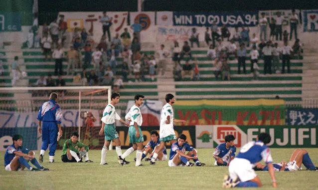 サッカーワールドカップ不朽の名場面 ドーハの悲劇 本田 魔球 日本経済新聞 サッカーワールドカップ不朽の名場面 ドーハの悲劇 本田 魔球 日本経済新聞