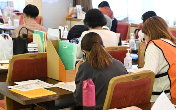自宅療養者や家族からの相談に対応する神戸市の「自宅療養フォローアップセンター」（神戸市役所）