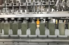 世界で販売されるSK-II製品は、すべて滋賀工場で作られている（P＆G滋賀工場、滋賀県野洲市）