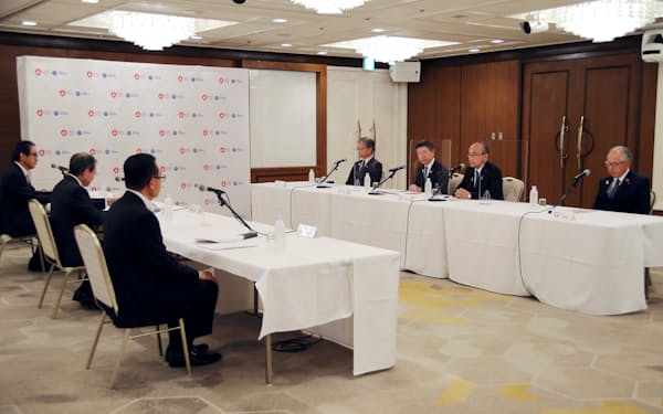 2025年大阪・関西万博の運営主体「日本国際博覧会協会」が会場整備の工事を担うゼネコンの代表4社と意見交換した（26日、東京都内）