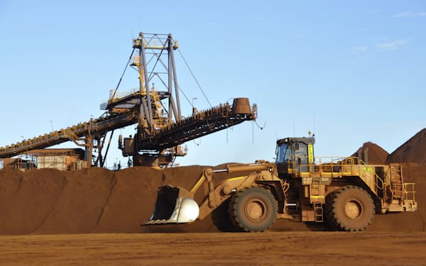 鉄鉱石価格は中国の需要減退で下落した（オーストラリアの鉱山）＝AP