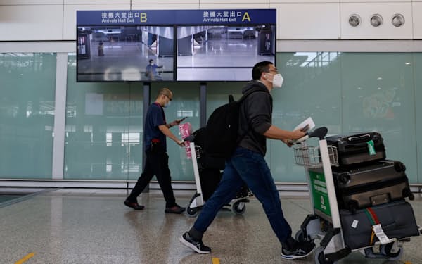 香港ではようやく入境後の隔離が廃止された（26日）=ロイター