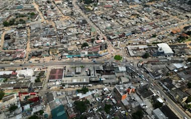 コートジボワール最大都市アビジャン(2025年10月)=AP