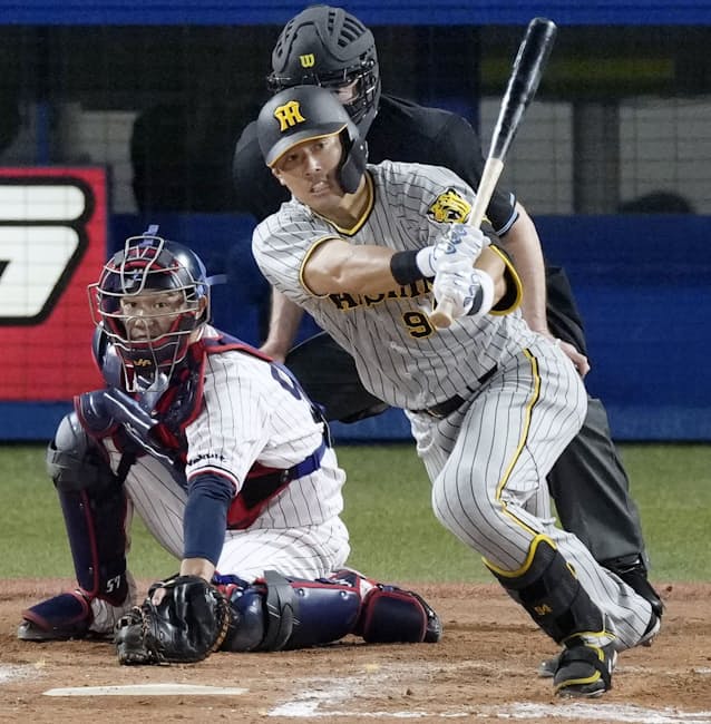 阪神 Cs進出あきめない 原口が決勝打 残り1戦 日本経済新聞 阪神 Cs進出あきめない 原口が決勝打 残り1戦 日本経済新聞