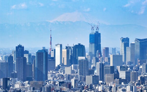 東京都心のビル群と富士山（2月16日）