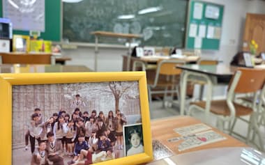 セウォル号で犠牲になった高校生が通った教室を復元した展示施設(12日、韓国・安山市)