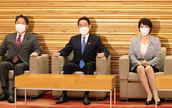 岸田首相は10月末に対策を策定するよう指示した（30日午前、首相官邸）