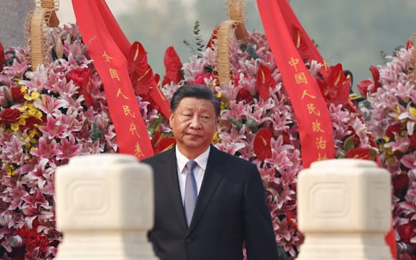 30日、天安門広場での式典に参加した中国の習近平国家主席=ロイター