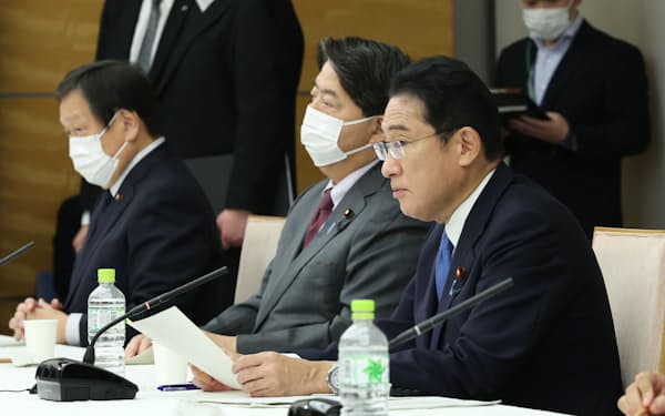 国力としての防衛力を総合的に考える有識者会議の初会合であいさつする岸田首相