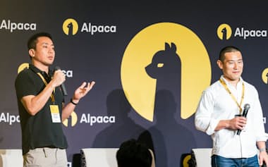 米アルパカの横川毅CEO(右)と製品責任者の原田均氏(2025年5月)
