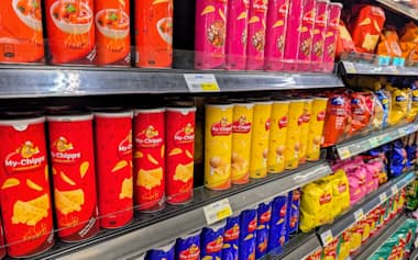 マイチップスはマーラーやトムヤムクンなど味付けが豊富(11日、ヤンゴン)