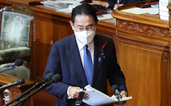 岸田首相は所信表明演説で「厳しい意見を聞く姿勢にこそ原点がある」と話した（3日、衆院本会議場）
