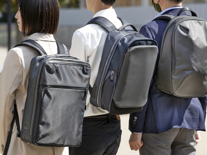 ビジネスリュックでgo そこが仕事場になる 日本経済新聞 ビジネスリュックでgo そこが仕事場になる 日本経済新聞