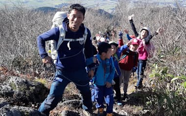 主宰する「山賊Clubとやま」を通じて、子供向けの自然体験活動を実施している