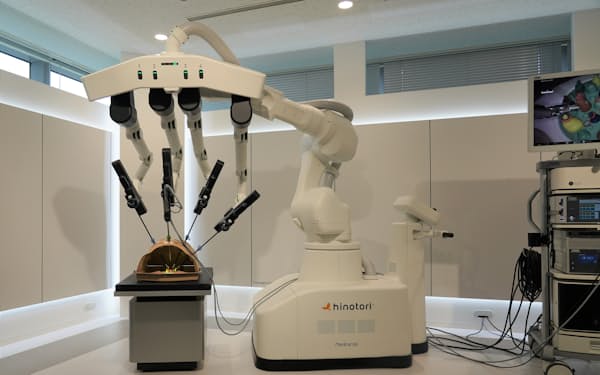 メディカロイドの手術支援ロボット「hinotori」