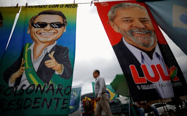 大統領選はルラ元大統領とボルソナロ大統領による決選投票に進む（9月、ブラジリア）＝ロイター