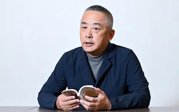 おかもと・あきひこ　1966年奈良県生まれ。91年天理大学外国語学部卒、吉本興業入社。ダウンタウンのマネージャーなどを経て2016年副社長、19年社長。