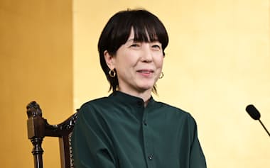 「『小さい世界』から見たそれぞれの人生を書きたかった」と話す嶋津輝さん
