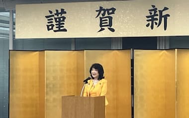信託協会主催の賀詞交換会で挨拶する片山さつき財務相兼金融担当相(東京・千代田)