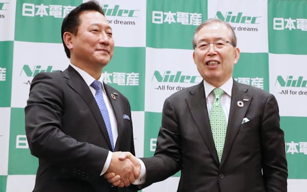 2020年2月、永守氏と関氏(左)