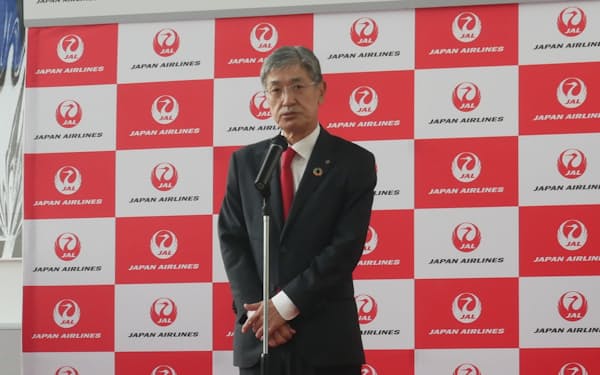 ＪＡＬの赤坂社長は国際線需要のさらなる回復に期待を込めた（５日、成田空港）
