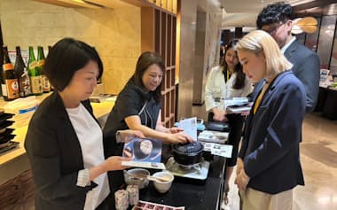 百五銀は三重県と共同で萬古焼など三重の食と観光をアピールするイベントをタイ・バンコクで開いた(15日)