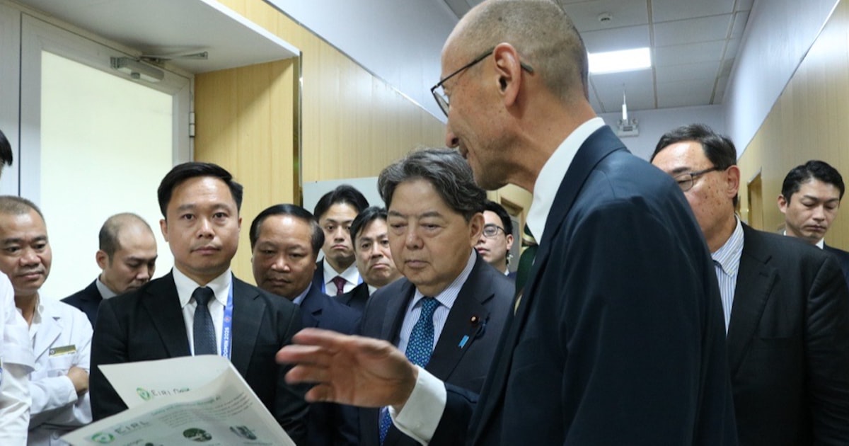 林芳正総務相、画像診断AI実証を視察 ハノイ郵政病院で - 日本経済新聞