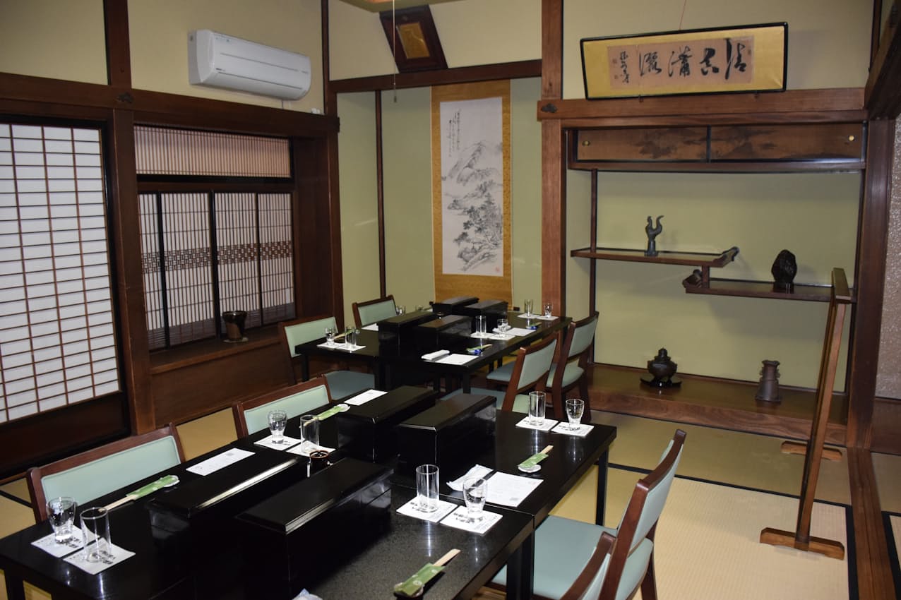 国の登録有形文化財にも指定されている築150年の「酒蔵母屋」の客間で日本酒を堪能するイベントだ