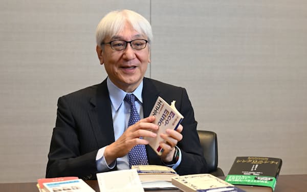 いわい・むつお 60年大阪府生まれ。東大経卒、日本専売公社(現日本たばこ産業)へ。副会長を経て2022年から会長。24年から経済同友会筆頭副代表幹事。