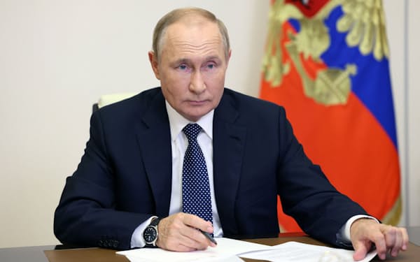 ロシアのプーチン大統領は動員令を一部修正する法令に署名した（5日）=ロイター