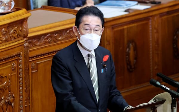 参院本会議で野党議員の質問に答える岸田首相（6日午前）