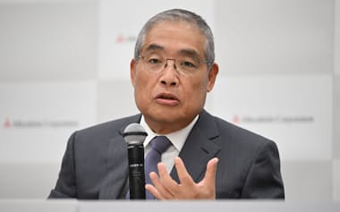 記者会見する三菱商事の中西社長(16日、東京都千代田区)