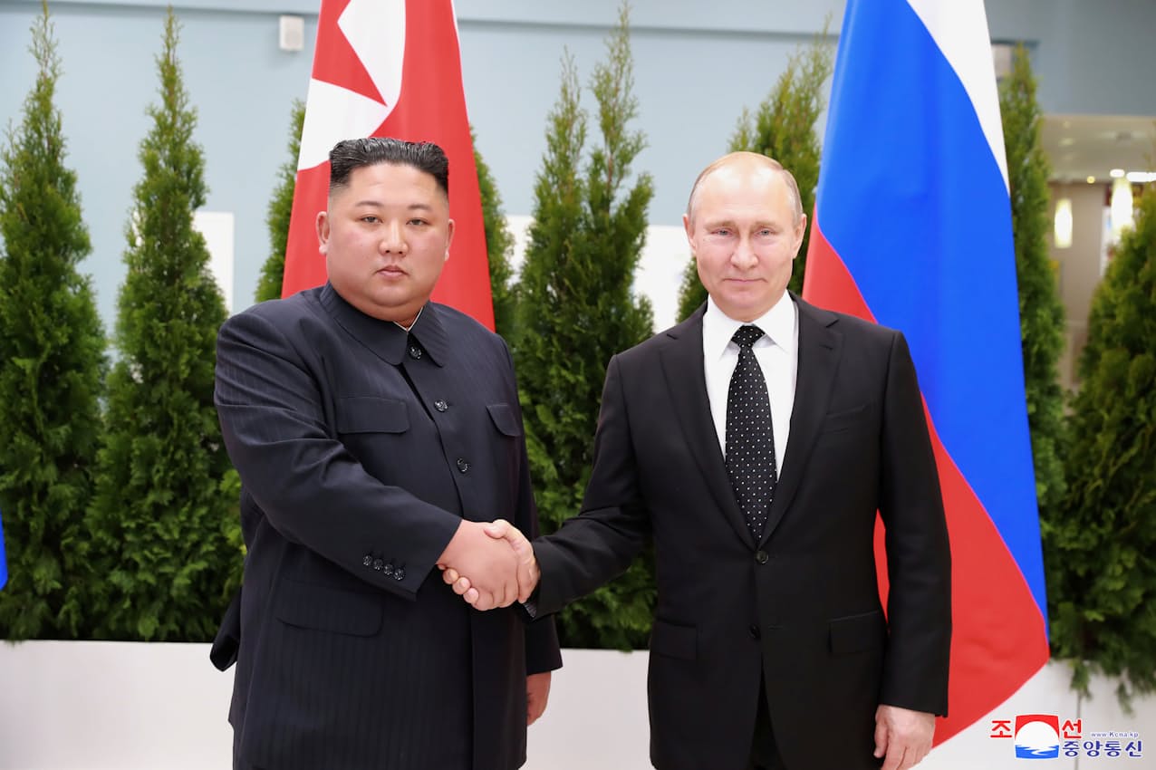 北朝鮮にはロシアに接近する思惑もありそうだ（2019年、会談する金正恩総書記㊧とプーチン大統領）=朝鮮中央通信・ロイター
