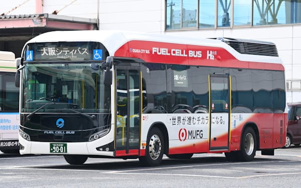 大阪シティバスが運行している、水素を燃料とする燃料電池バス（大阪市住之江区）