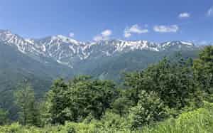 スキーリゾートとして知られる長野県白馬村の温泉地で天然水素が観測されている スキーリゾートとして知られる長野県白馬村の温泉地で天然水素が観測されている