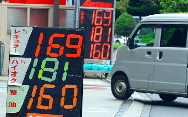 ガソリン価格の高止まりが響き、トラック運送会社の倒産が増えた